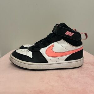 KIDS' NIKE BIG KID COURT BOROUGH MID 2 SNEAKERS